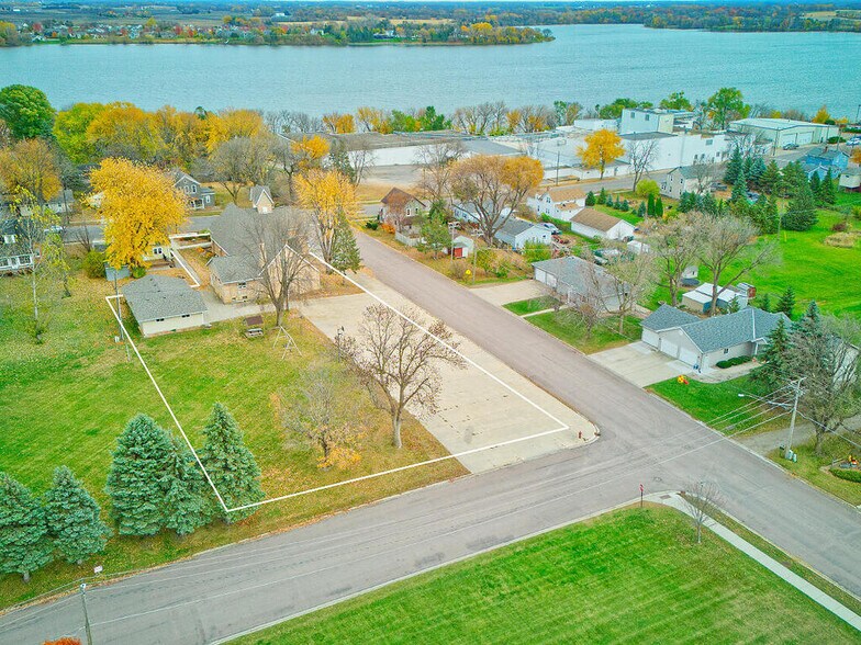 410 1st St N, Winsted, MN à vendre - Photo du bâtiment - Image 2 de 41