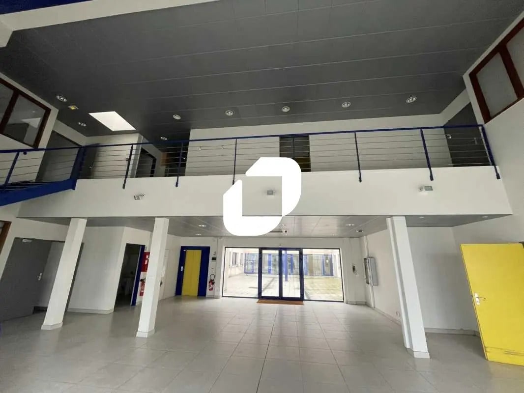 Office in Morangis for lease Building Photo- Image 1 of 7