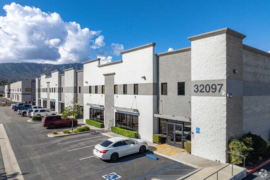 32097 Corydon Rd, Lake Elsinore, CA for lease - Building Photo - Image 2 of 9