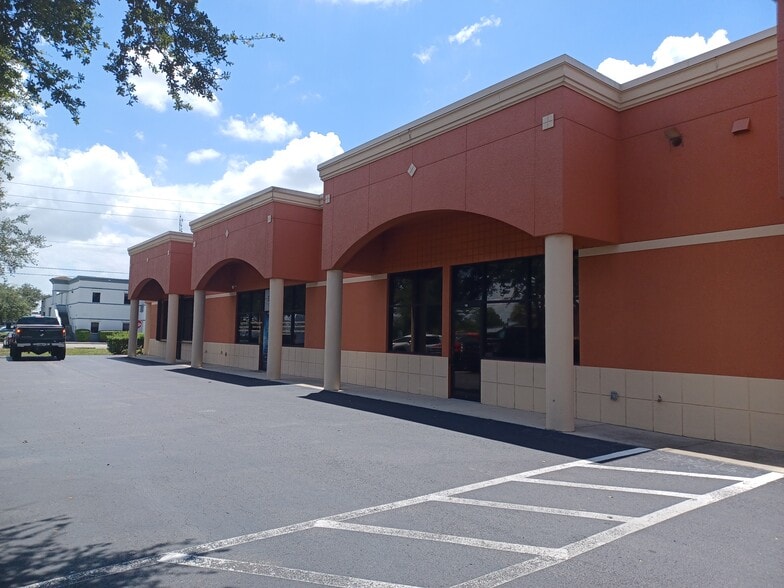 5483 Lee St, Lehigh Acres, FL for lease - Building Photo - Image 2 of 6