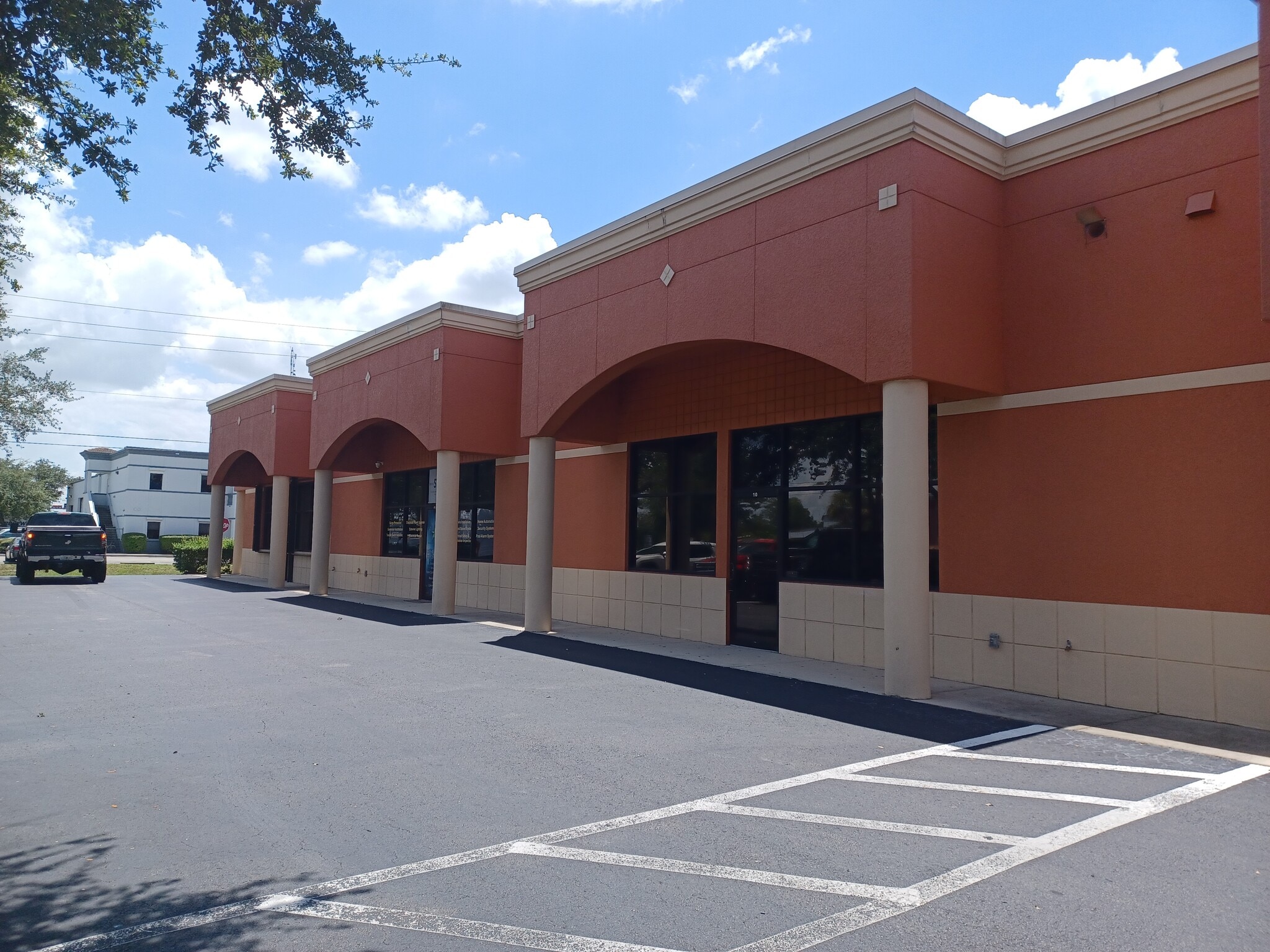 5483 Lee St, Lehigh Acres, FL for sale Primary Photo- Image 1 of 20