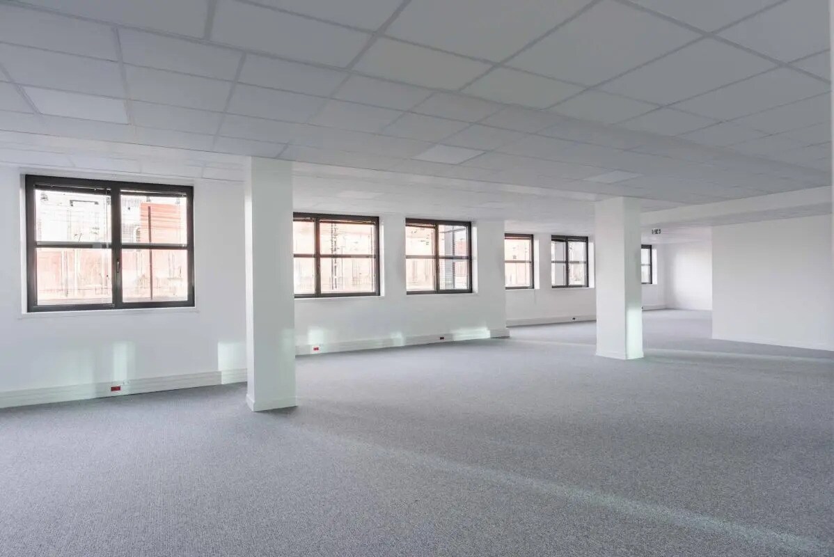 Office in Levallois-Perret for lease Interior Photo- Image 1 of 8
