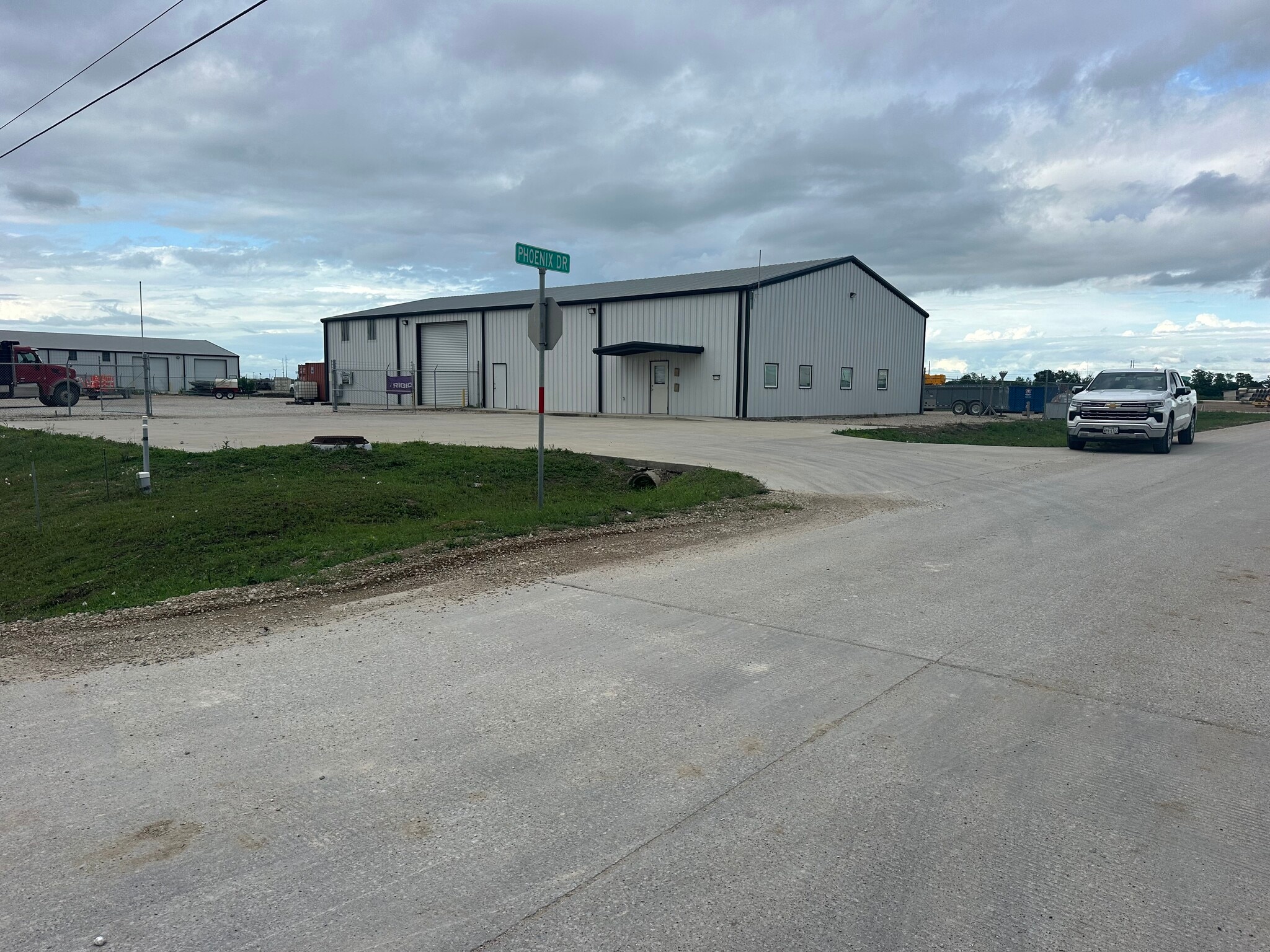 2129 Phoenix Dr, Beaumont, TX for lease Building Photo- Image 1 of 7