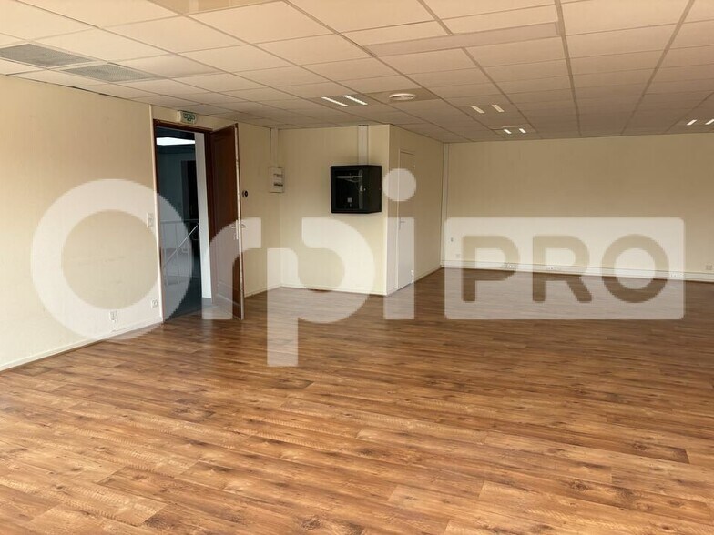 Office in Le Haillan for sale - Interior Photo - Image 3 of 10