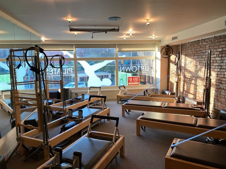 404 Avenue of the Americas, New York, NY for lease - Building Photo - Image 3 of 12