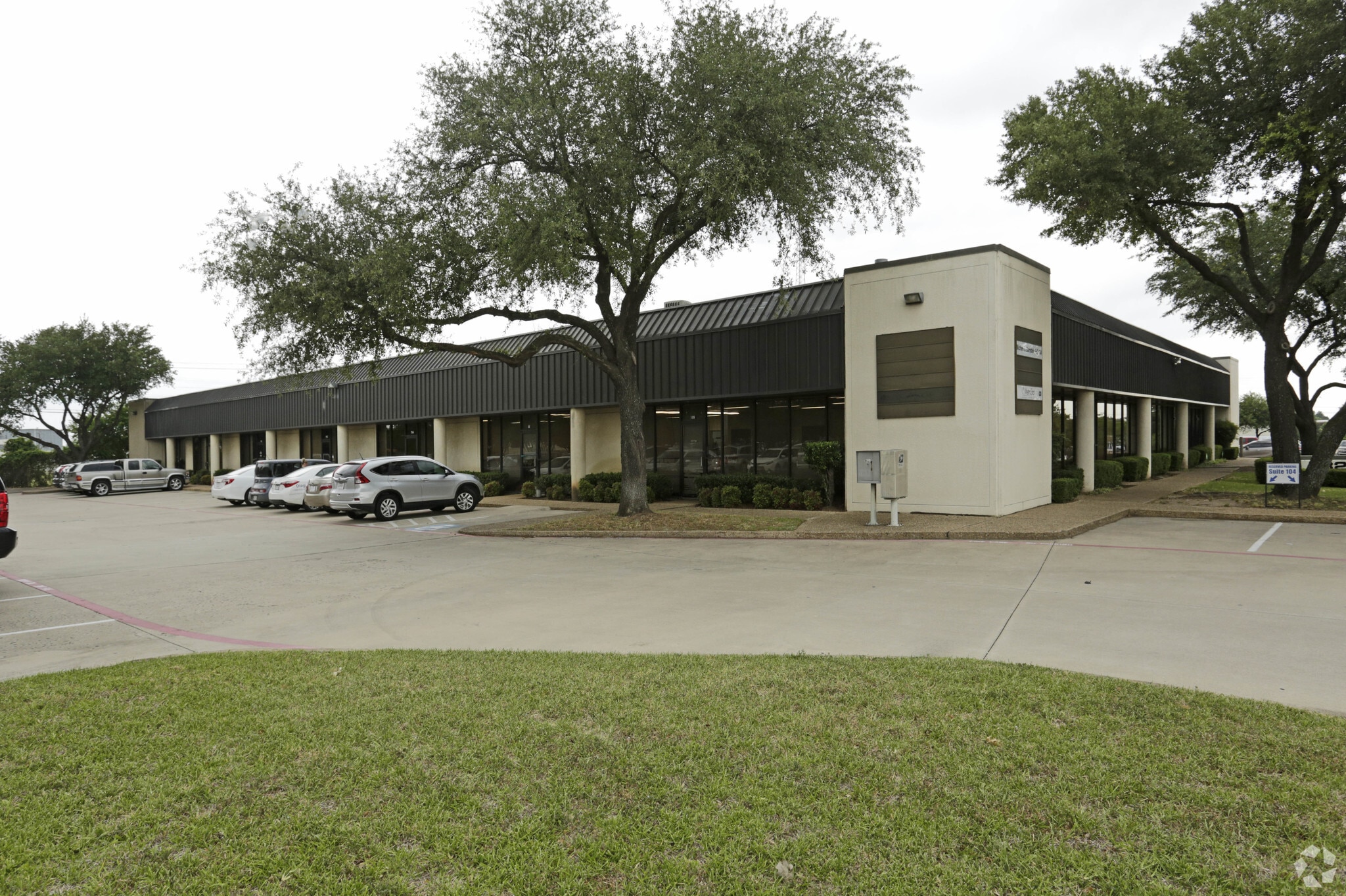 325 Gold St, Garland, TX for lease Primary Photo- Image 1 of 8