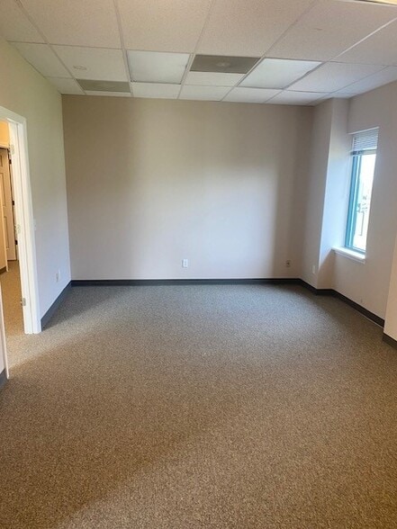 231-239 Fox Hill Rd, Saint Charles, MO for lease - Interior Photo - Image 3 of 6
