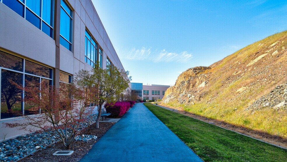 4207 Town Center Blvd, El Dorado Hills, CA à louer - Photo du bâtiment - Image 3 de 13