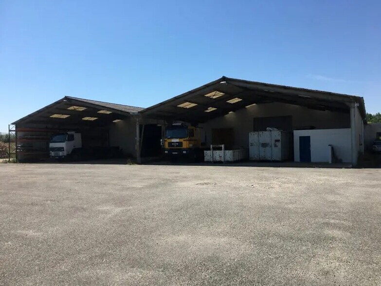 Industrial in Albias for lease - Building Photo - Image 3 of 10