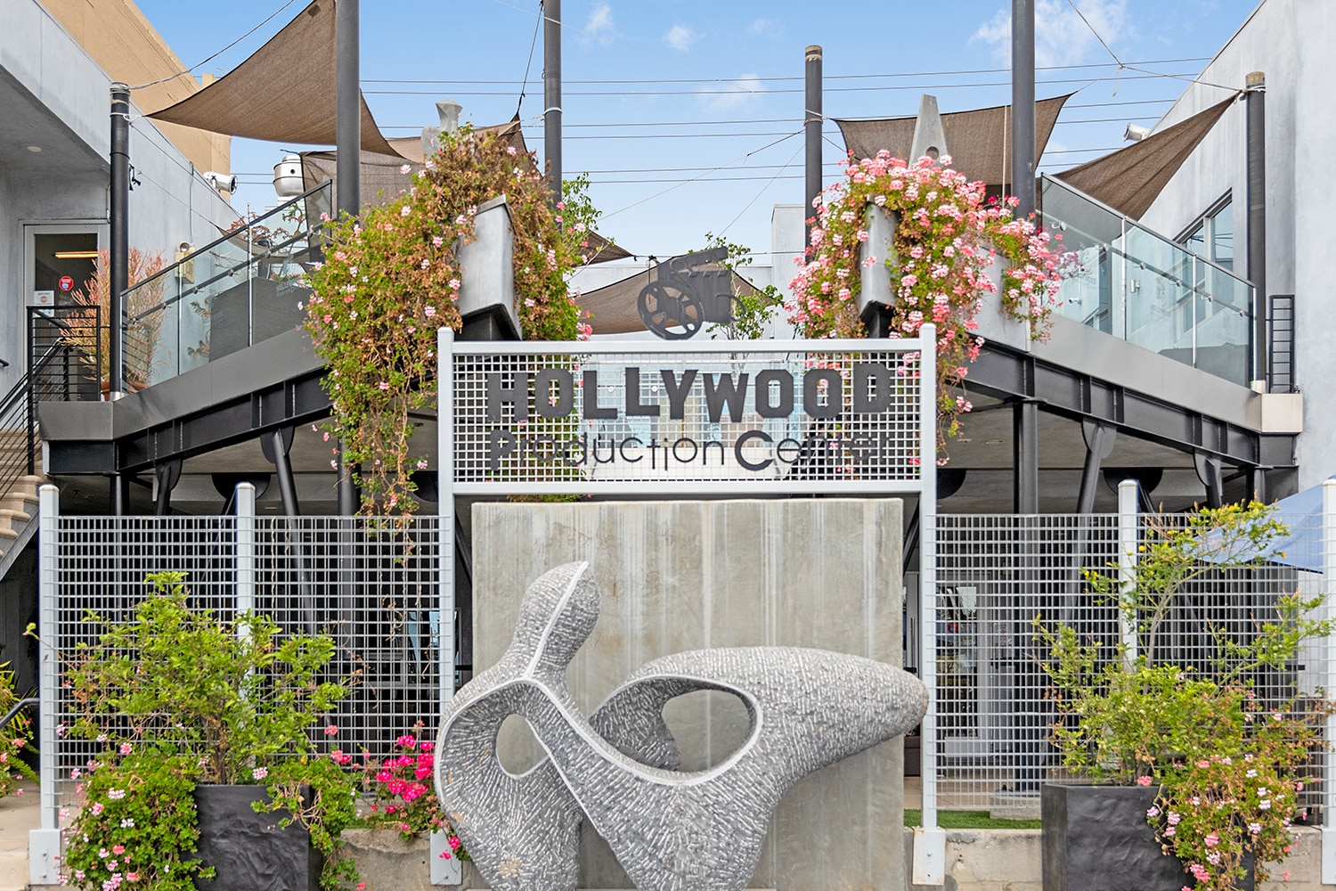 6350 Santa Monica Blvd, Los Angeles, CA à louer Photo du bâtiment- Image 1 de 44