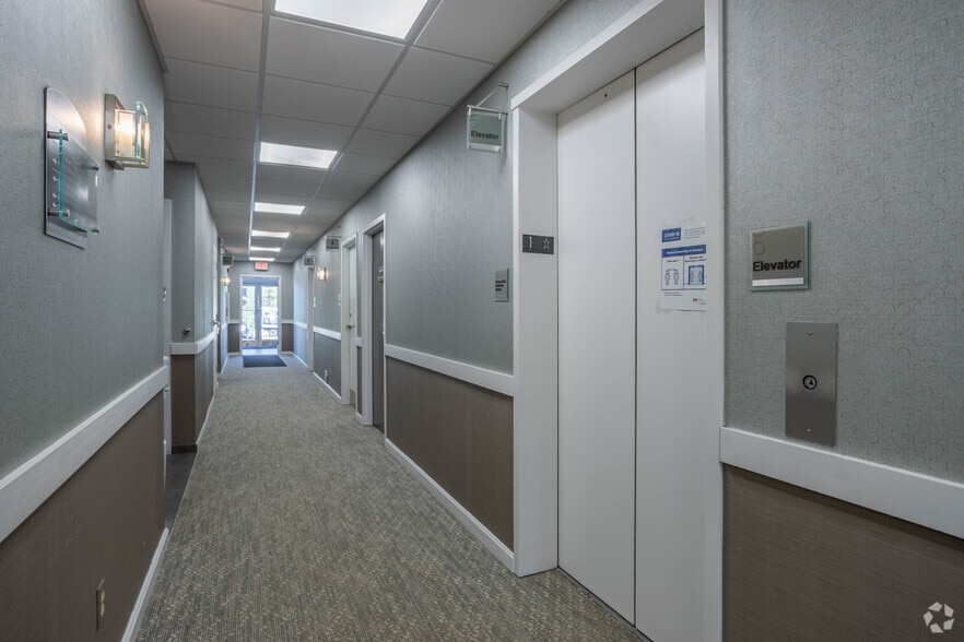 17747 Chillicothe Rd, Chagrin Falls, OH for lease - Interior Photo - Image 3 of 9