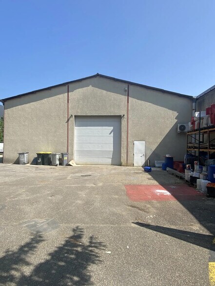 Flex in Saint-Genis-Laval for lease - Building Photo - Image 3 of 13