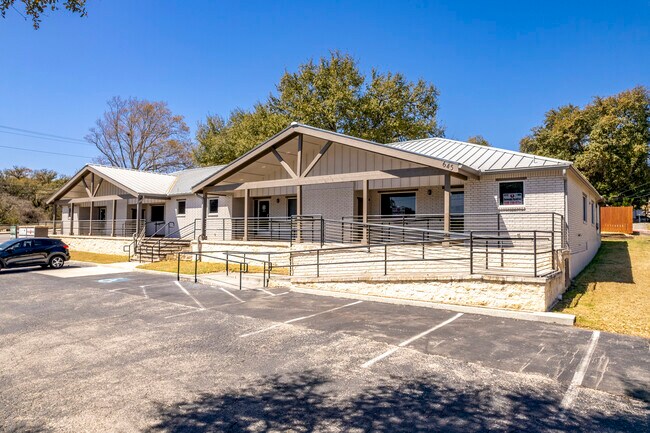 Plus de détails pour 645 Floral Ave, New Braunfels, TX - Bureau à louer