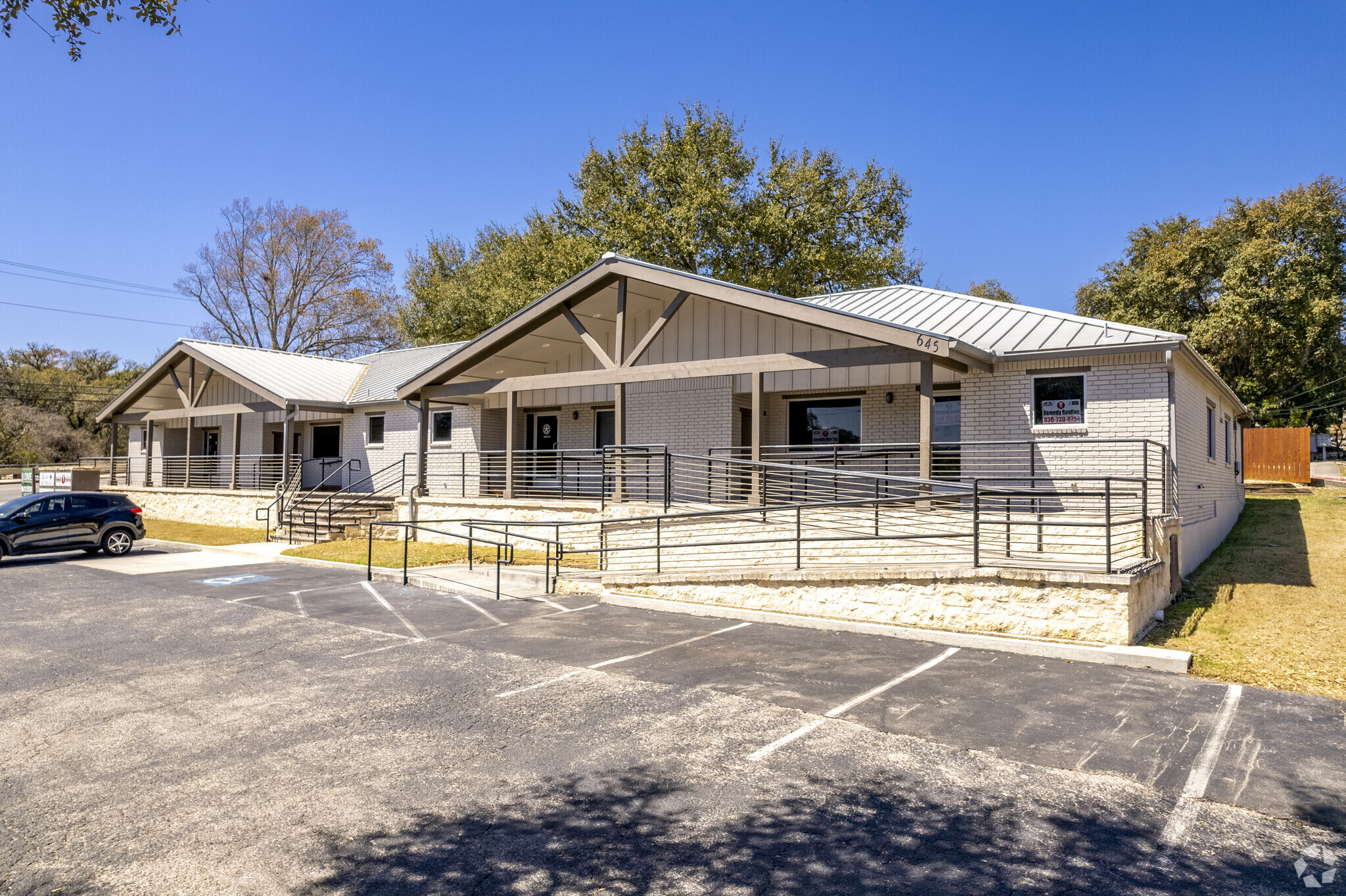 645 Floral Ave, New Braunfels, TX à louer Photo principale- Image 1 de 13