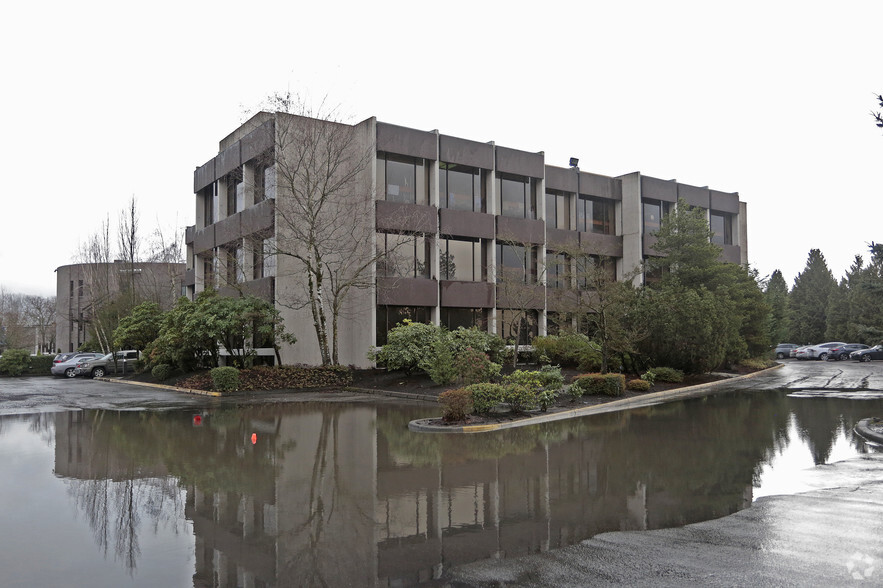 411 Strander Blvd, Tukwila, WA for lease - Primary Photo - Image 1 of 3