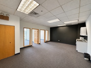 800 Enterprise Dr, Oak Brook, IL for lease Interior Photo- Image 2 of 4