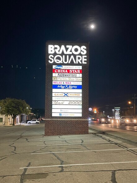 1411 N Valley Mills Dr, Waco, TX à louer - Autre - Image 2 de 4