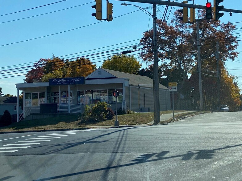 525 Tunxis Hill Rd, Fairfield, CT à vendre - Photo du bâtiment - Image 3 de 4