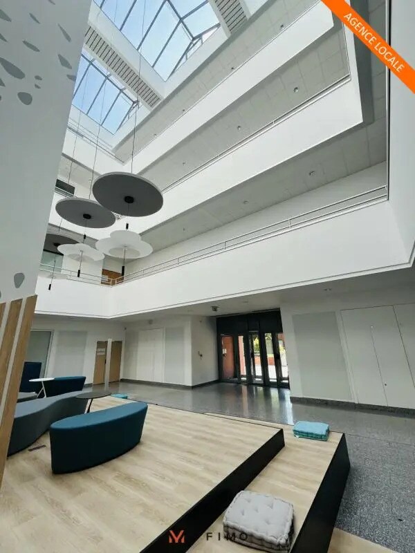 Office in Guyancourt for lease Lobby- Image 1 of 5