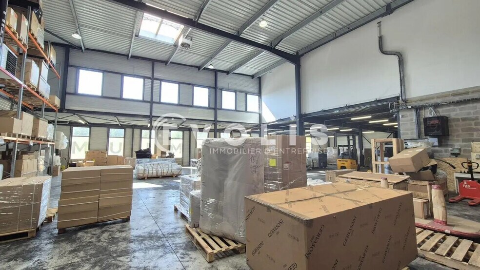 Office in Tremblay-en-France for lease - Interior Photo - Image 1 of 7