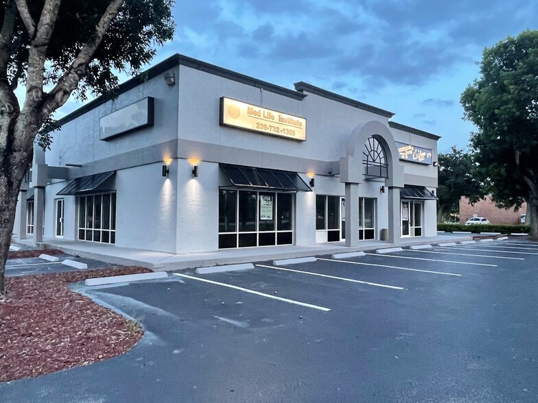 4101-4143 Tamiami Trl E, Naples, FL for lease - Building Photo - Image 2 of 7