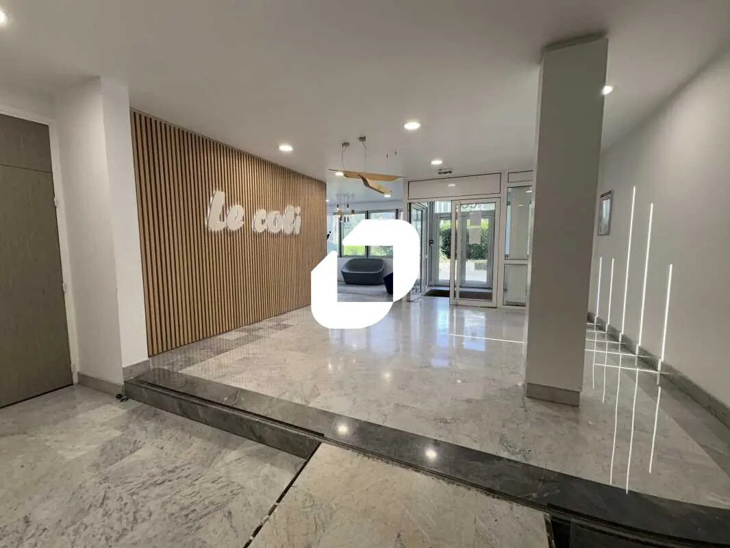 Office in Vélizy-Villacoublay for lease Lobby- Image 1 of 21