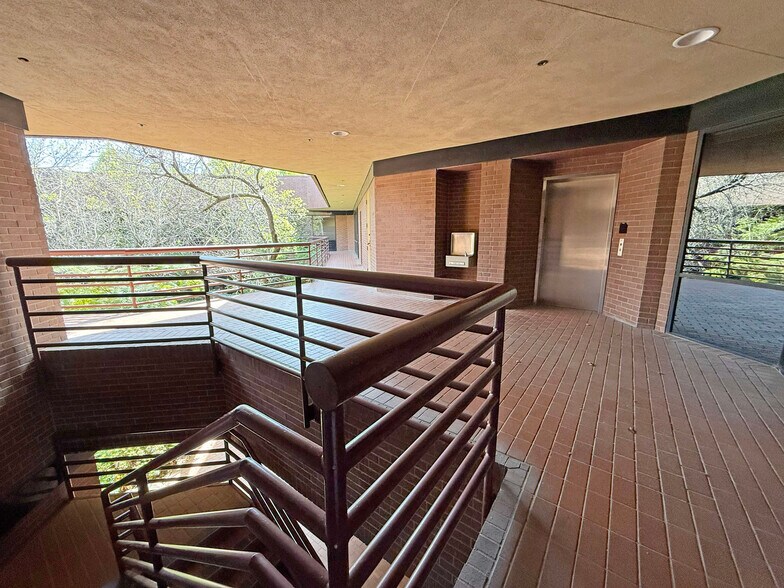1160 N Dutton Ave, Santa Rosa, CA à vendre - Photo du bâtiment - Image 2 de 18