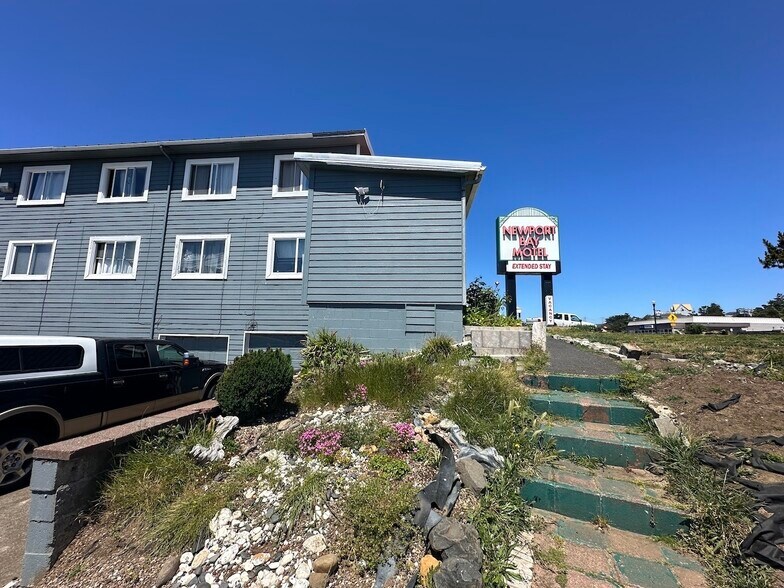 754 SW Coast Hwy, Newport, OR à vendre - Photo du bâtiment - Image 1 de 12