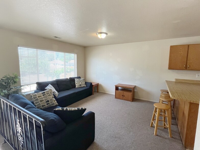 454 N 400 E, Logan, UT à vendre - Photo du b timent - Image 3 de 52