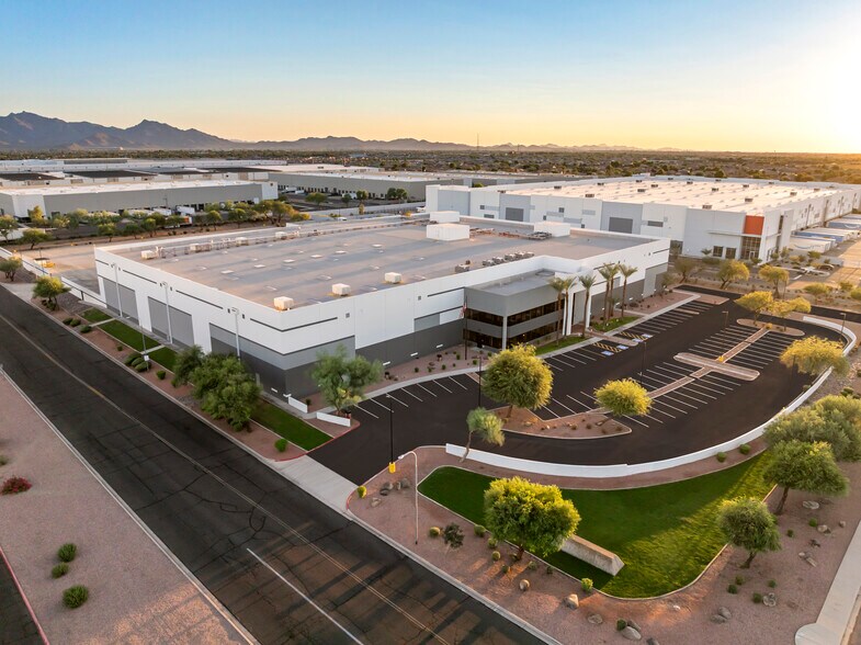 10401 W Van Buren St, Tolleson, AZ à louer - Photo du bâtiment - Image 2 de 12