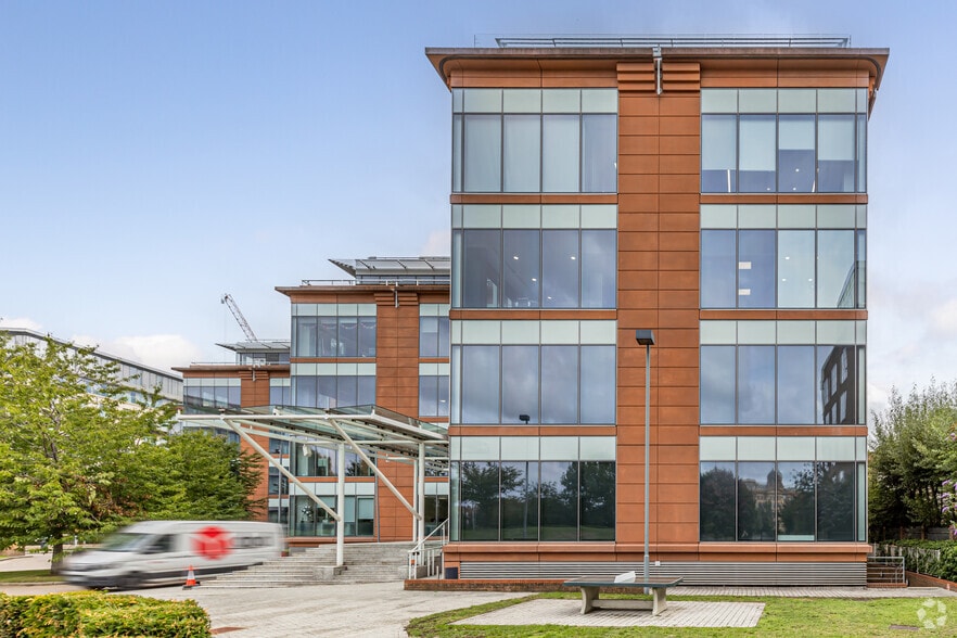 Manbre Rd, London for lease - Building Photo - Image 3 of 6