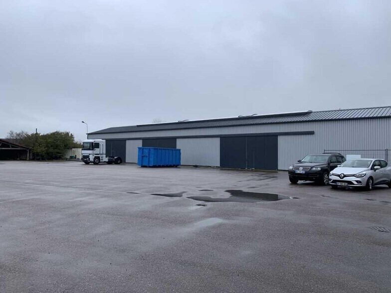 Flex in Tancarville for lease - Building Photo - Image 1 of 2