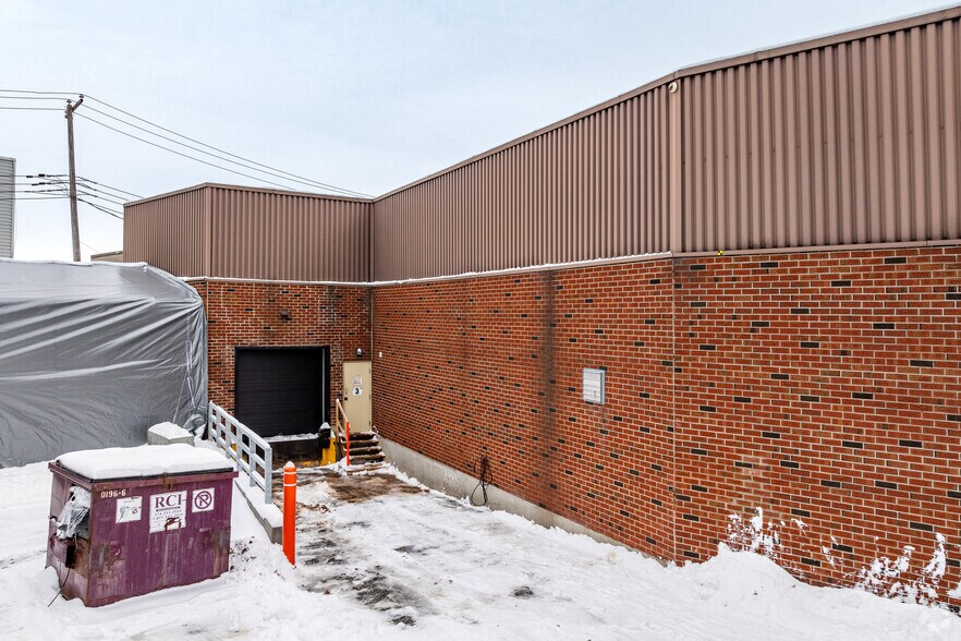 12480 Boul Industriel, Montréal, QC à vendre - Photo du bâtiment - Image 3 de 4