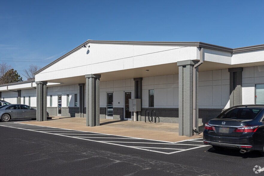 2704 SE Otis Corley Dr, Bentonville, AR for lease - Building Photo - Image 1 of 13