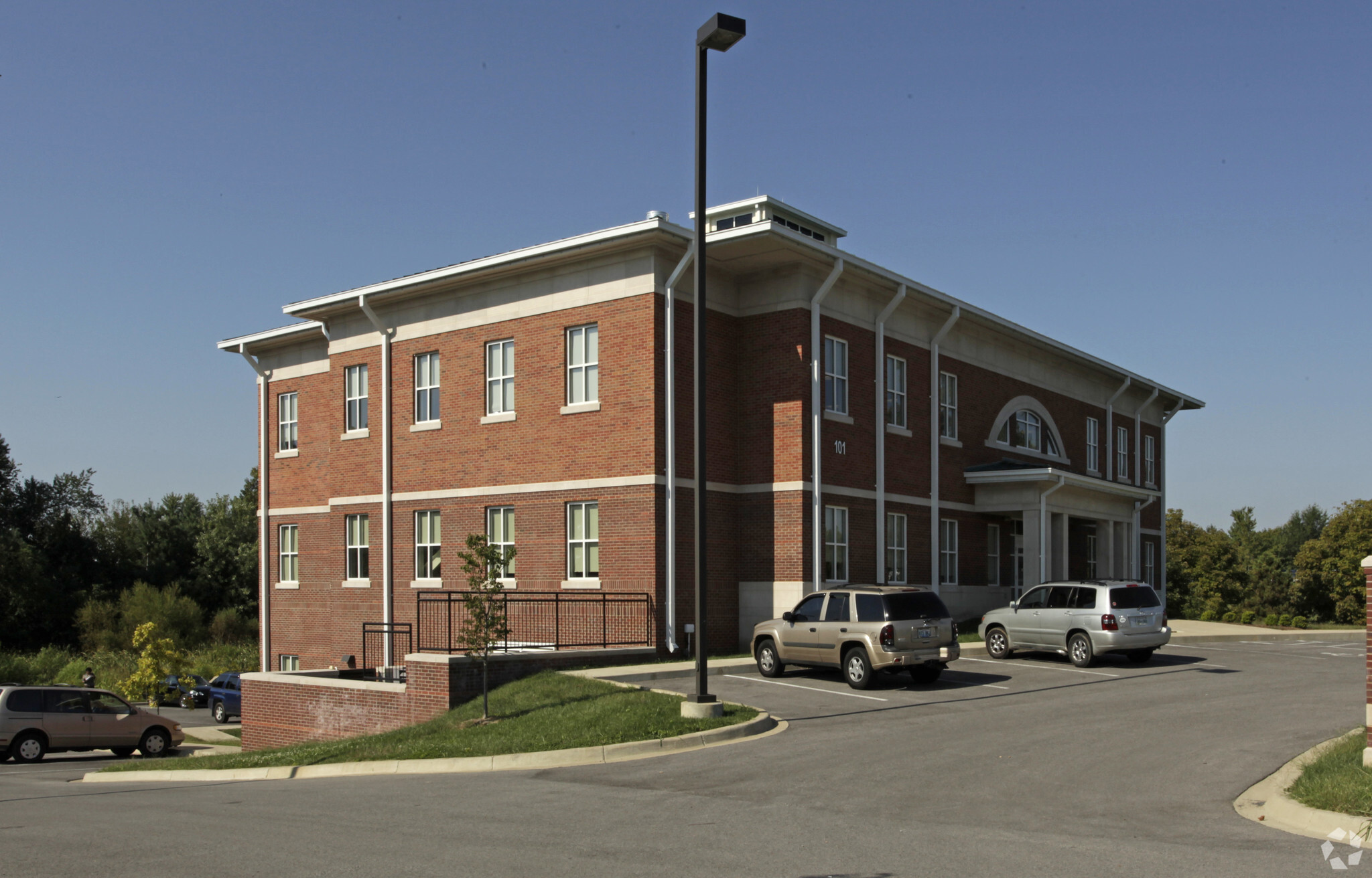 101 Financial Dr, Elizabethtown, KY for lease Primary Photo- Image 1 of 73