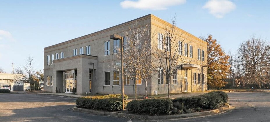 7796 Wolf Trail Cv, Germantown, TN for sale Primary Photo- Image 1 of 26