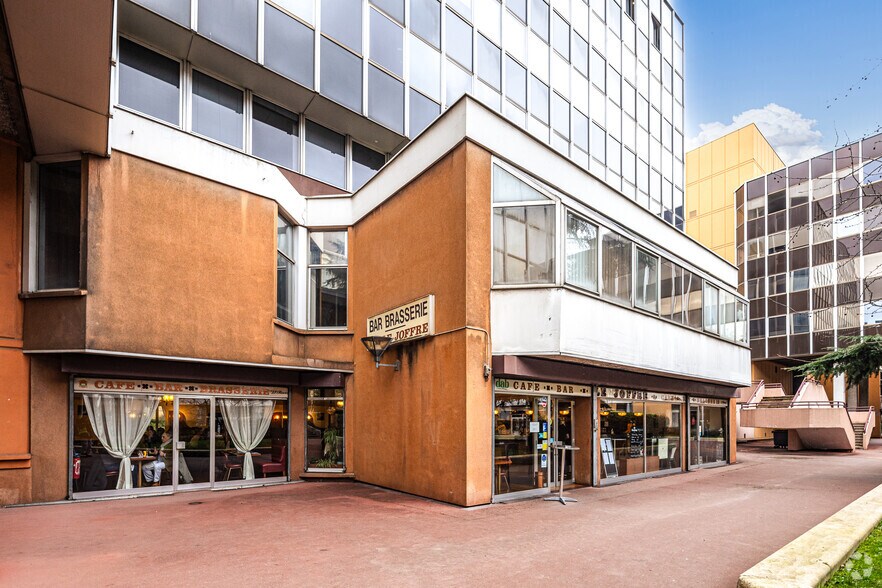 44-58 Rue Roger Salengro, Fontenay-sous-Bois à louer - Photo du bâtiment - Image 2 de 5