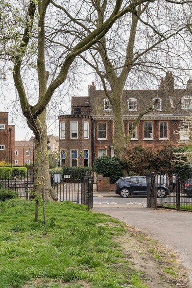18 Victoria Park Sq, Londres à louer - Photo du bâtiment - Image 2 de 114