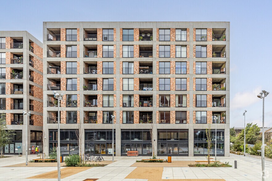 13 Rookwood Way, Londres à louer - Photo du bâtiment - Image 3 de 17