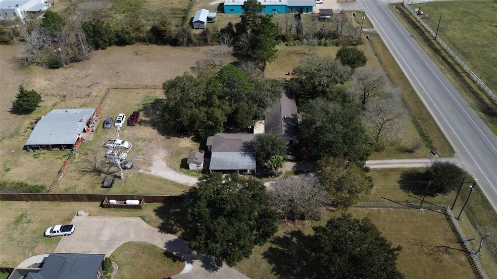 1046 FM 517 Rd, Alvin, TX à vendre - Photo du bâtiment - Image 3 de 3