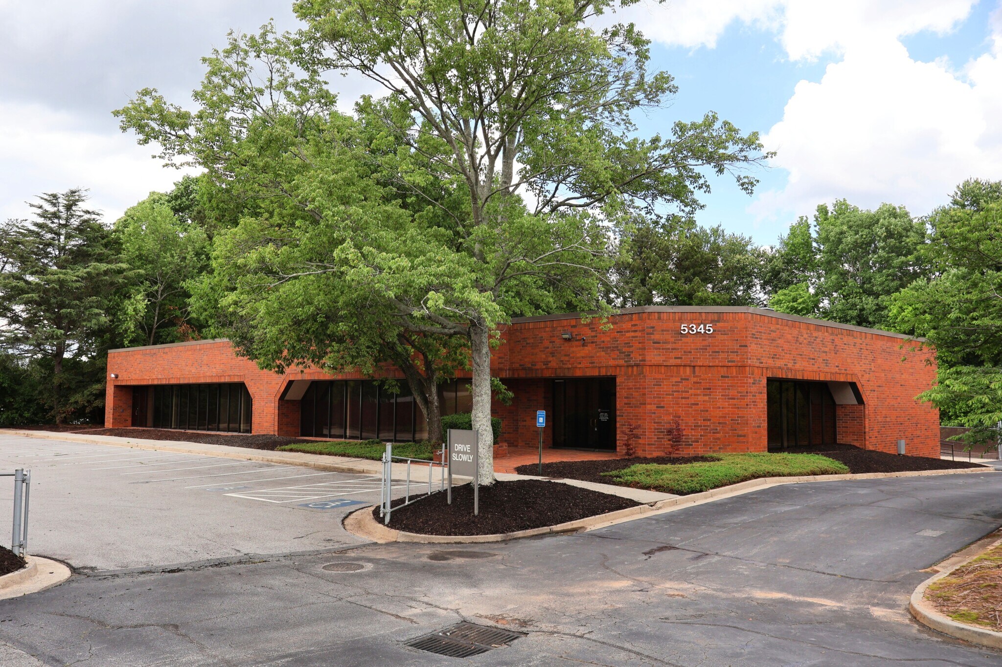 5345 Oakbrook Pky, Norcross, GA à louer Photo du bâtiment- Image 1 de 4