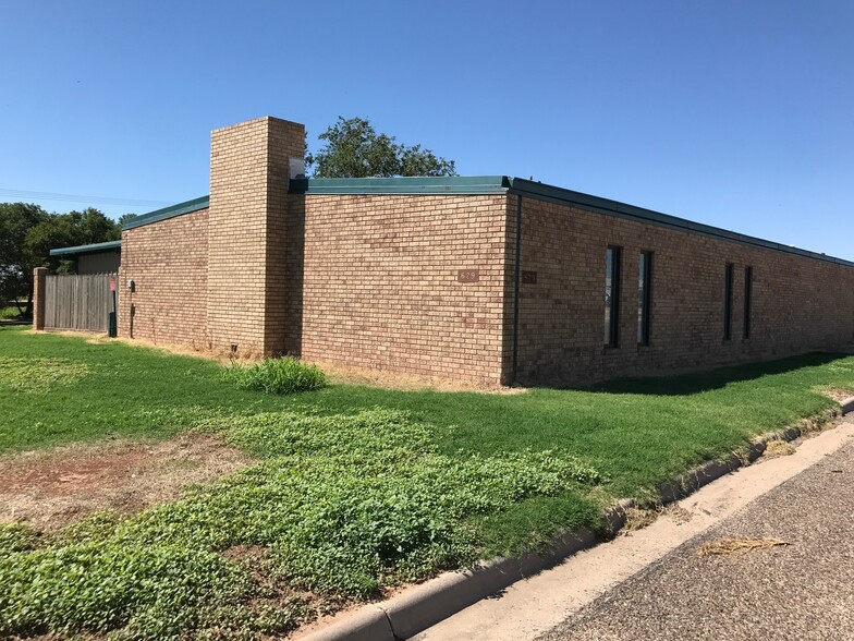 809 Hoover Dr, Lubbock, TX for lease - Building Photo - Image 3 of 11