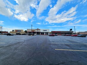 6851 Veterans Memorial Blvd, Metairie, LA for lease Building Photo- Image 2 of 9