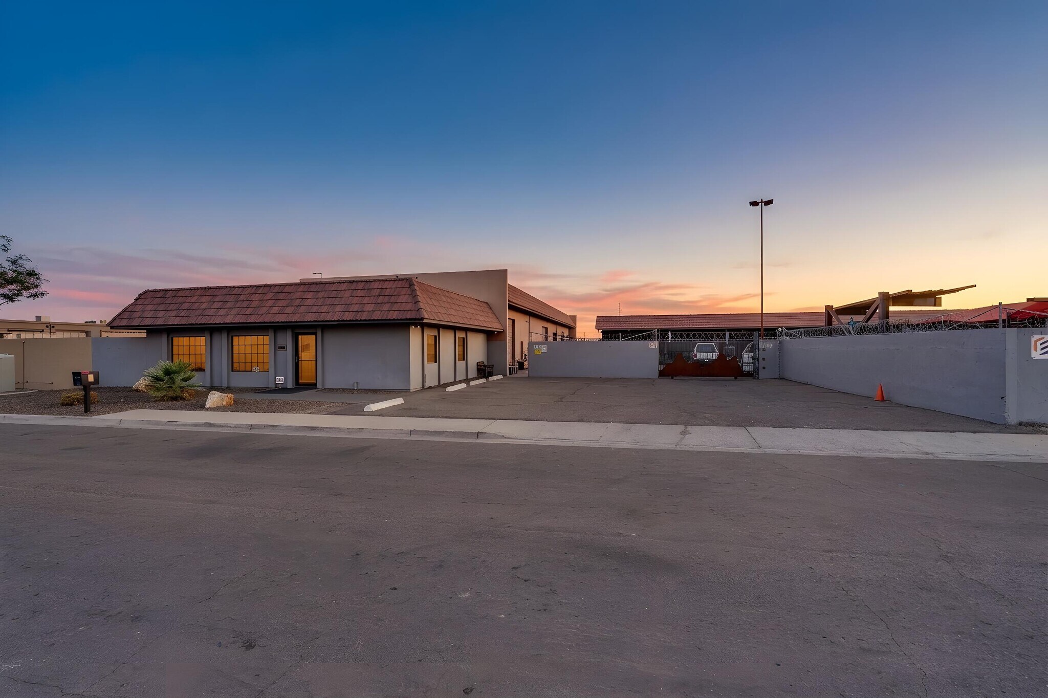 7828 N 68th Ave, Glendale, AZ à vendre Photo du bâtiment- Image 1 de 17
