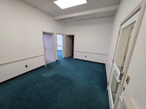 127-137 Main St, Nashua, NH à louer Photo intérieure- Image 1 de 12