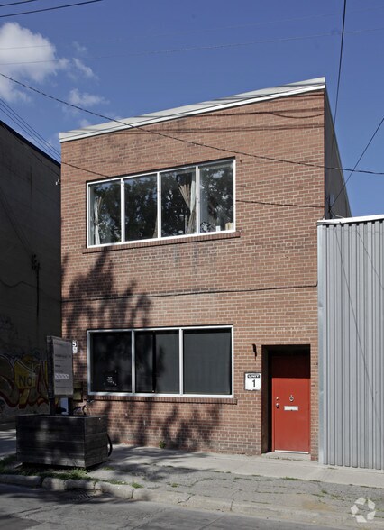 129-135 Tecumseth St, Toronto, ON for lease - Building Photo - Image 2 of 2