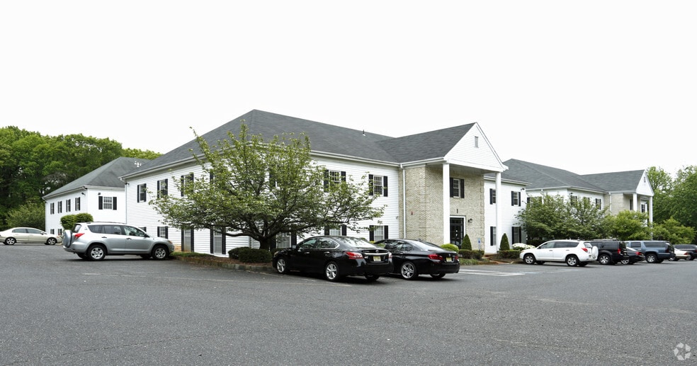 670 N Beers St, Holmdel, NJ à vendre - Photo du bâtiment - Image 3 de 25