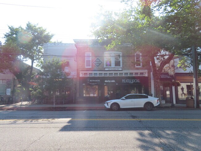 Plus de détails pour 65 Deer Park Ave, Babylon, NY - Commerce de détail à vendre