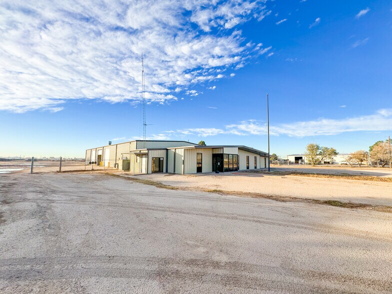 2585 W Interstate 20, Odessa, TX à vendre - Photo du bâtiment - Image 2 de 19
