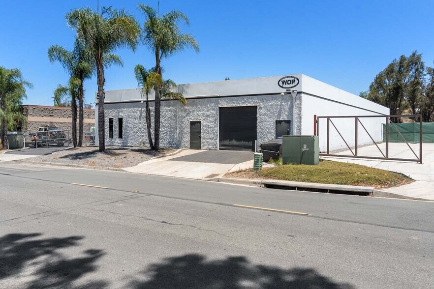 870 Rancheros Dr, San Marcos, CA à vendre - Photo du bâtiment - Image 3 de 4